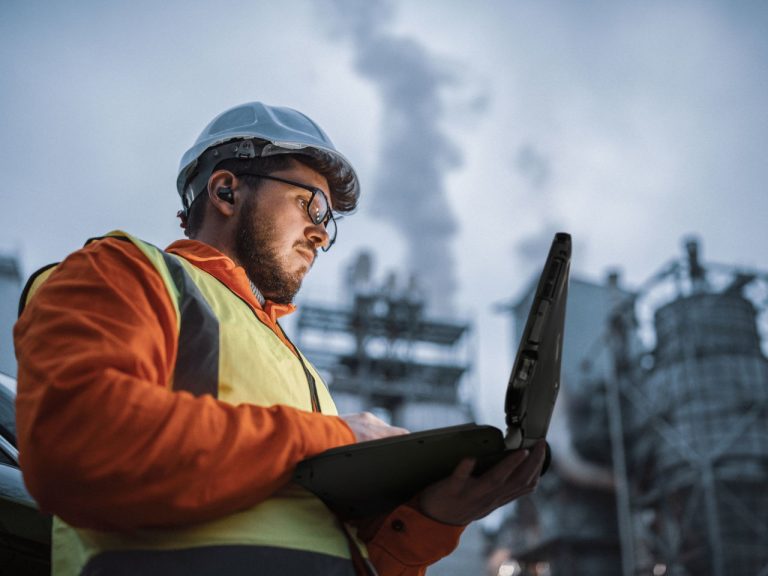 Travailler extérieur 5gmanufacturing plant.